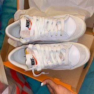 WOMENS PINK NIKE JUMBO BLAZER LOW 77 SIZE 10